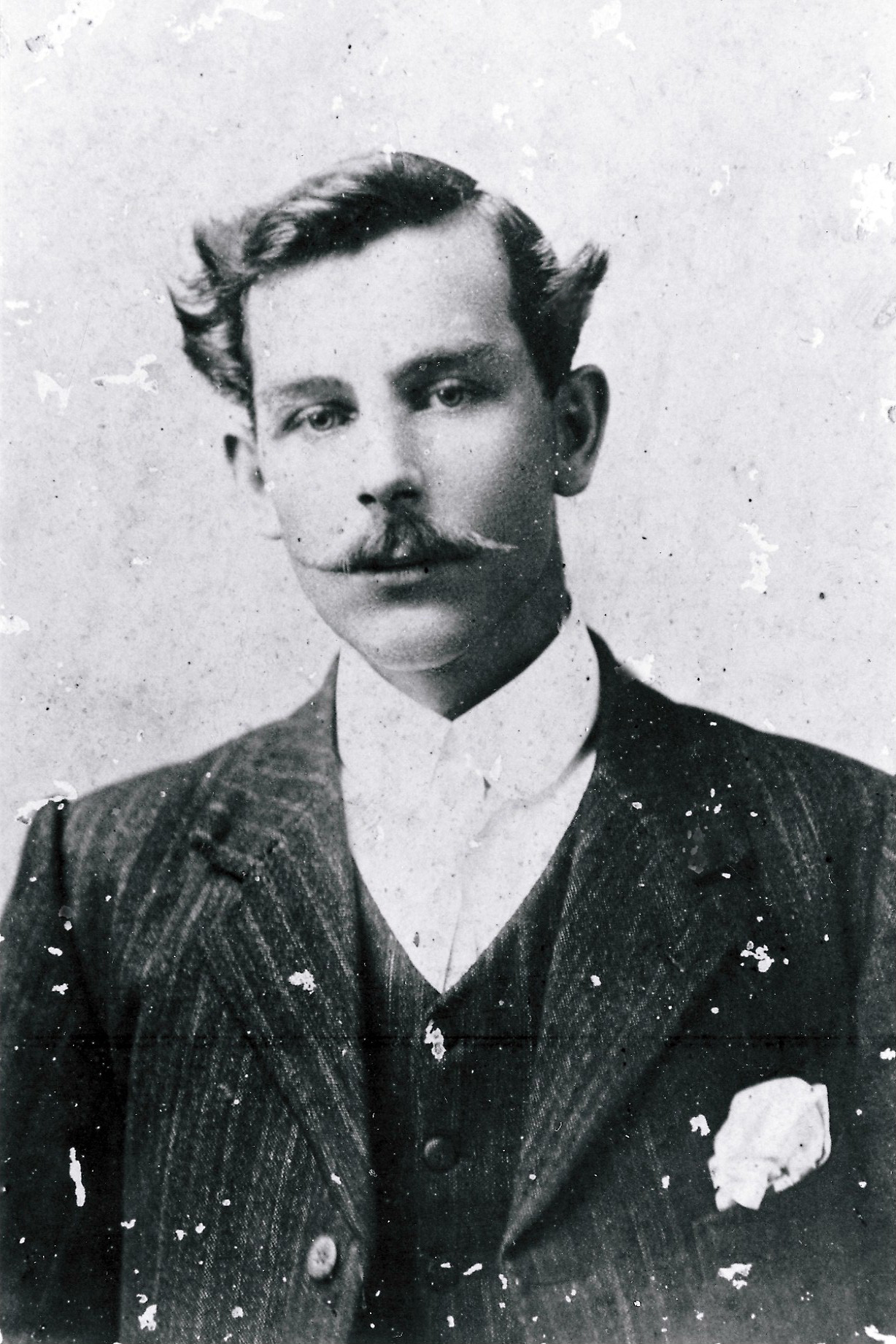 Photo of photos/Andrew Kenneth McLennan 1876-1920 prtrait